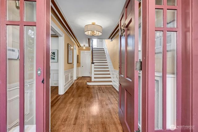 1518 4th Avenue N, Seattle, WA 98109