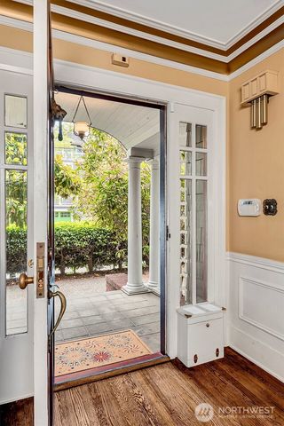 1518 4th Avenue N, Seattle, WA 98109