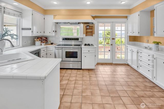 1518 4th Avenue N, Seattle, WA 98109