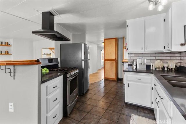 9080 9080 Bloomfield 257, Cypress, CA 90630