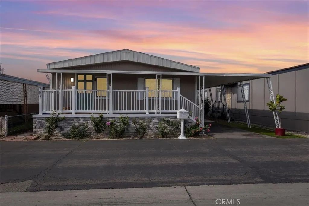 9080 9080 Bloomfield 257, Cypress, CA 90630