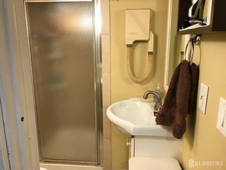 64 lawrence Avenue, Highland Park, NJ 08904