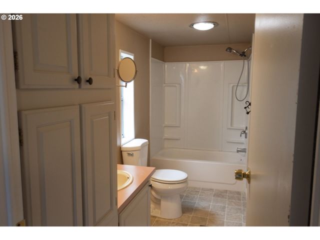 1699 N TERRY St 77, Eugene, OR 97402
