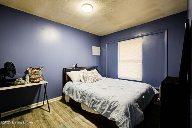 5215 Pyrus Ln, Louisville, KY 40258