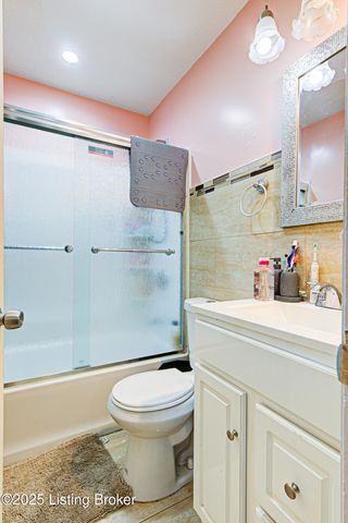 5215 Pyrus Ln, Louisville, KY 40258