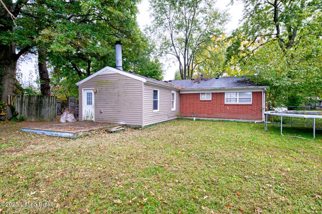 5215 Pyrus Ln, Louisville, KY 40258