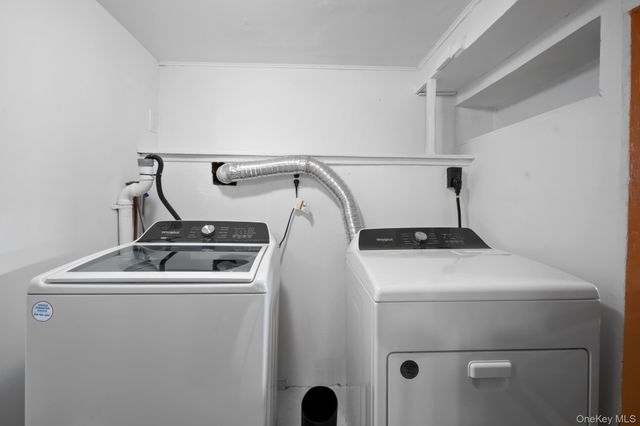 21 Peter Lane, Plainview, NY 11803