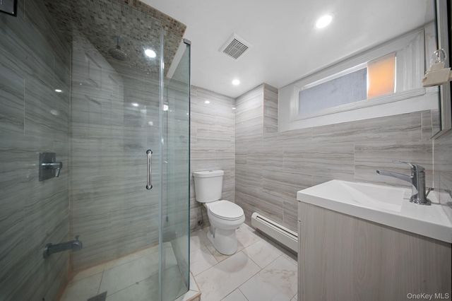 21 Peter Lane, Plainview, NY 11803