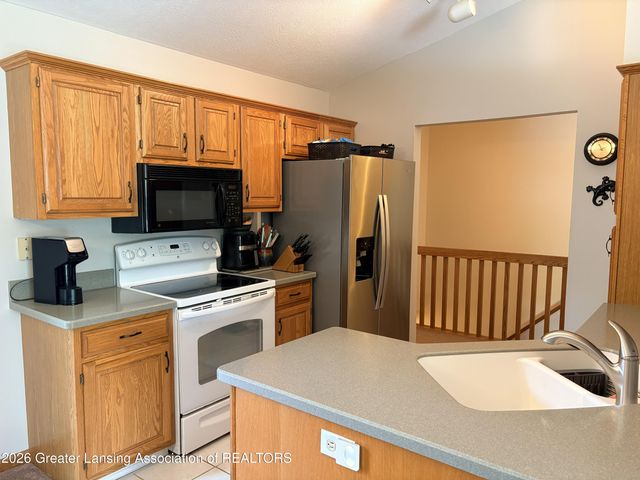 2325 Bush Hill, Holt, MI 48842