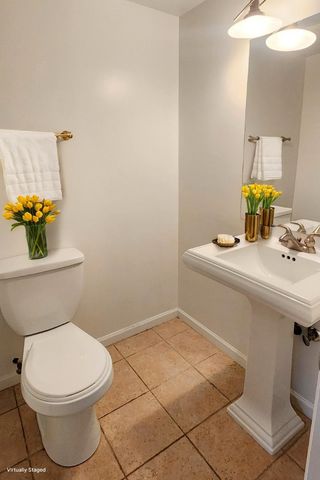 9375 Hamilton Court E, Des Plaines, IL 60016