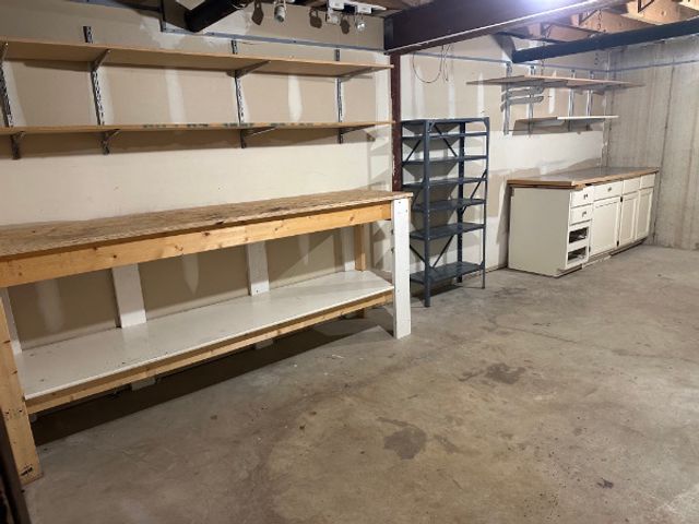 9375 Hamilton Court E, Des Plaines, IL 60016