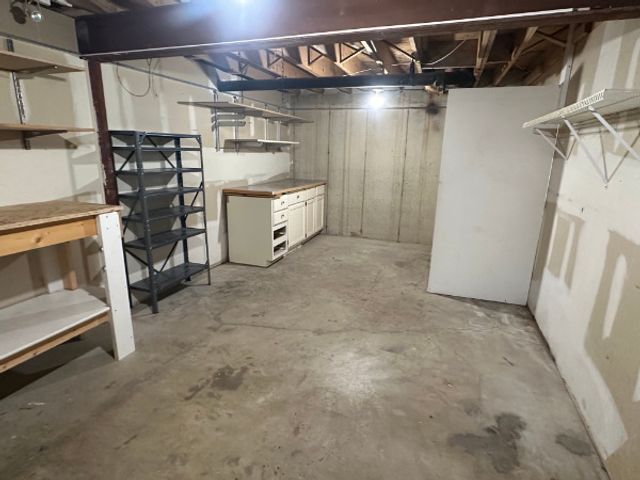 9375 Hamilton Court E, Des Plaines, IL 60016