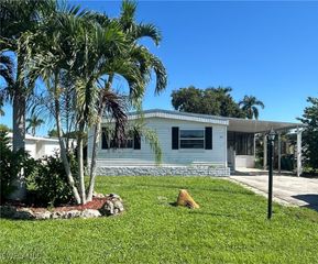 251 Pine Key LN, Naples, FL 34114