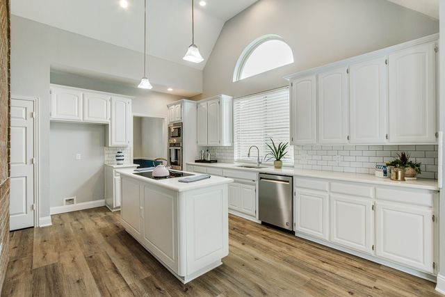 2813 Mesa Court, Hurst, TX 76054