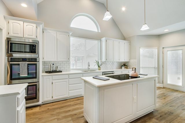 2813 Mesa Court, Hurst, TX 76054