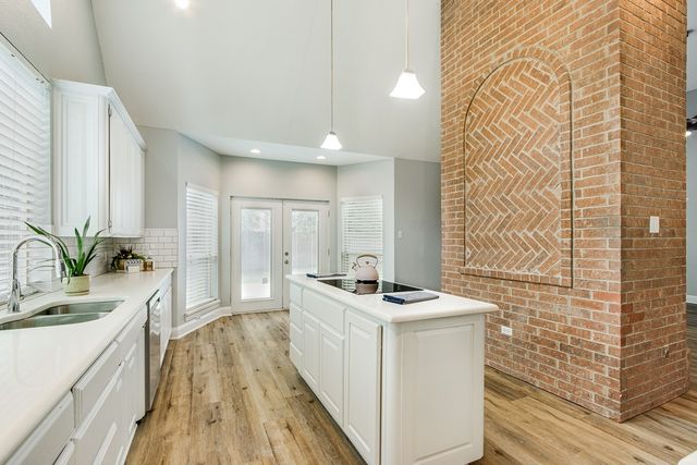 2813 Mesa Court, Hurst, TX 76054