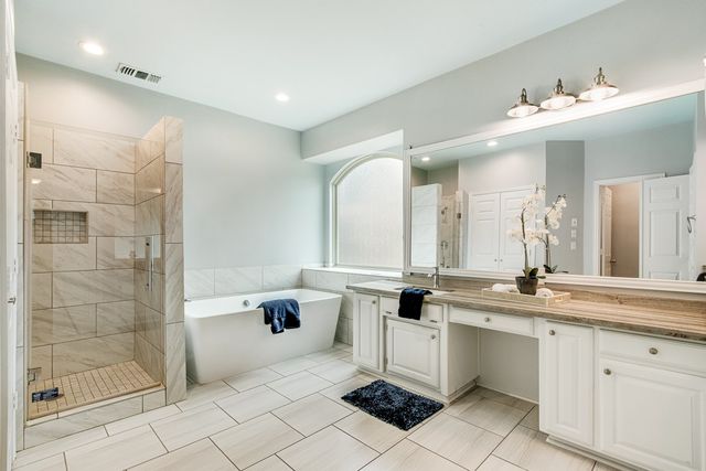 2813 Mesa Court, Hurst, TX 76054