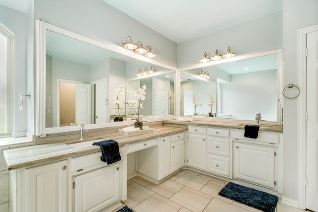 2813 Mesa Court, Hurst, TX 76054