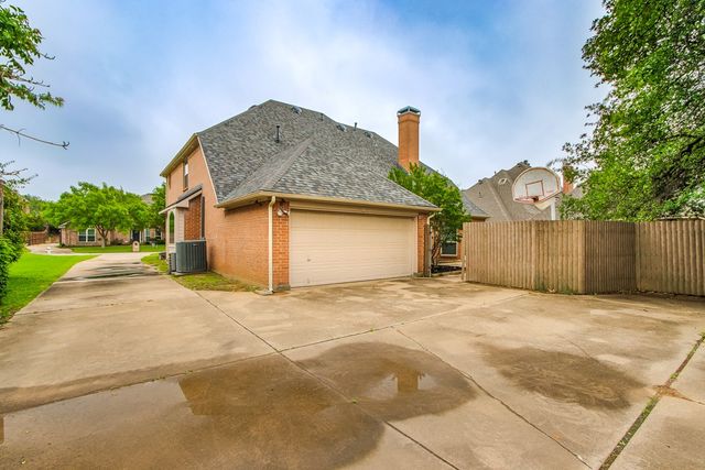 2813 Mesa Court, Hurst, TX 76054