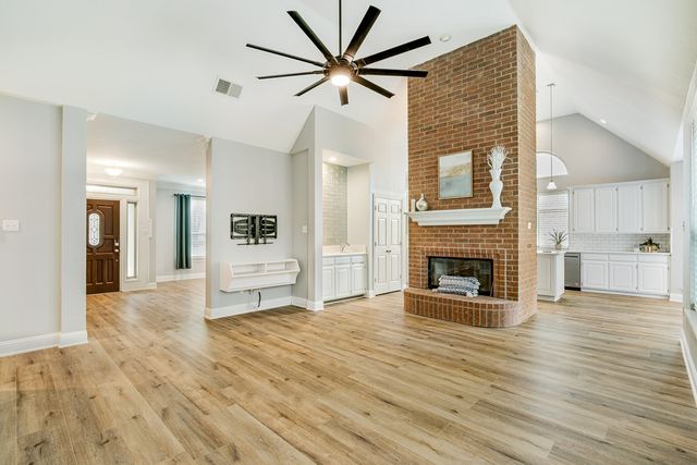 2813 Mesa Court, Hurst, TX 76054