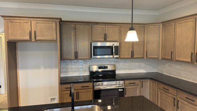 470 W Foxrun, Springfield, TN 37172