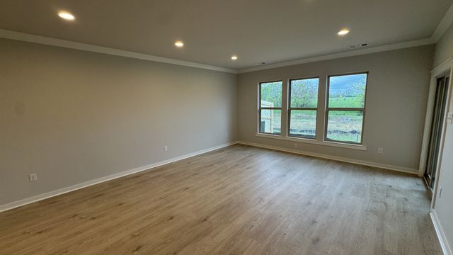 470 W Foxrun, Springfield, TN 37172