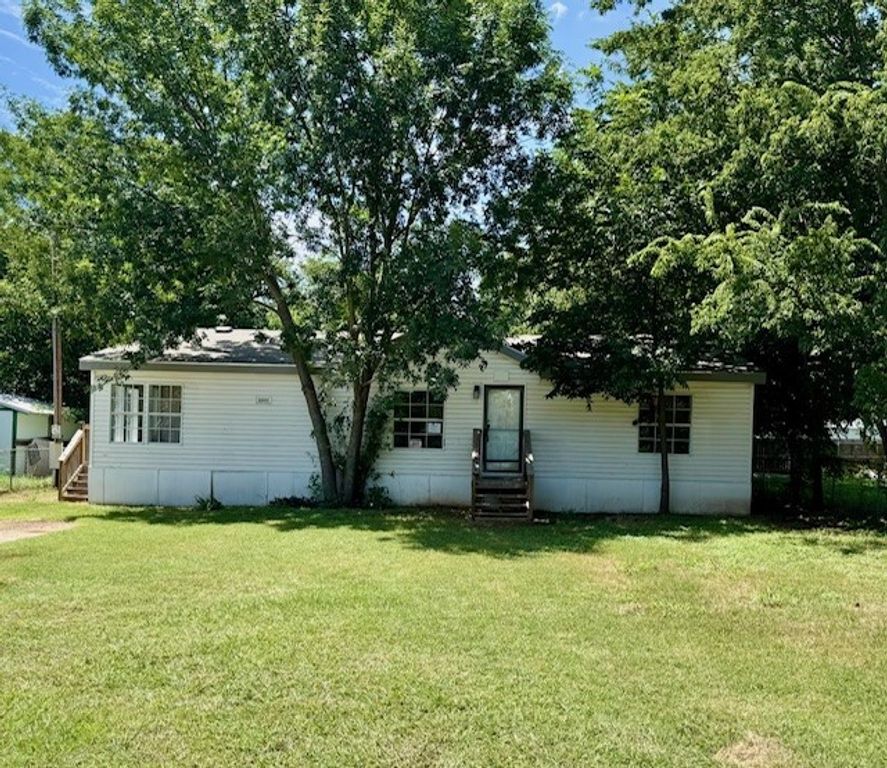 1518 Lands End Street, Granbury, TX 76048