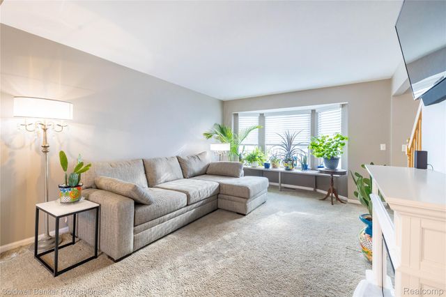 60628 S Lyon Trail, Lyon Charter Township, MI 48178