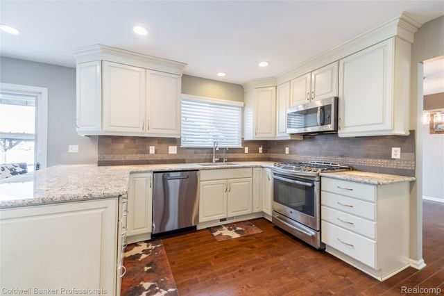 60628 S Lyon Trail, Lyon Charter Township, MI 48178