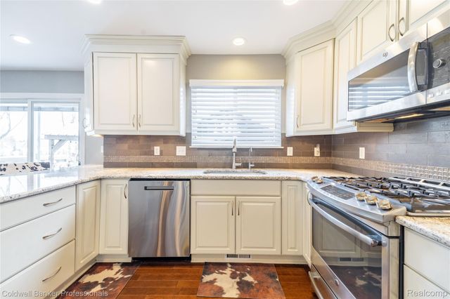 60628 S Lyon Trail, Lyon Charter Township, MI 48178