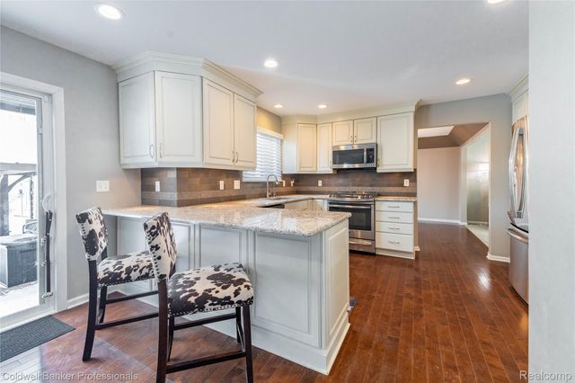 60628 S Lyon Trail, Lyon Charter Township, MI 48178