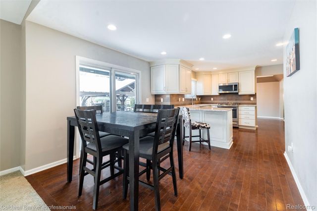 60628 S Lyon Trail, Lyon Charter Township, MI 48178