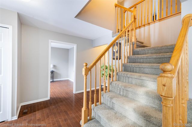 60628 S Lyon Trail, Lyon Charter Township, MI 48178