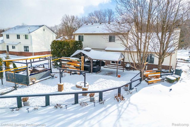 60628 S Lyon Trail, Lyon Charter Township, MI 48178