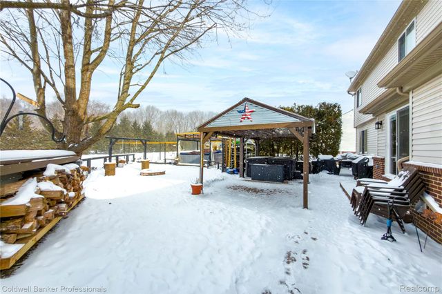 60628 S Lyon Trail, Lyon Charter Township, MI 48178