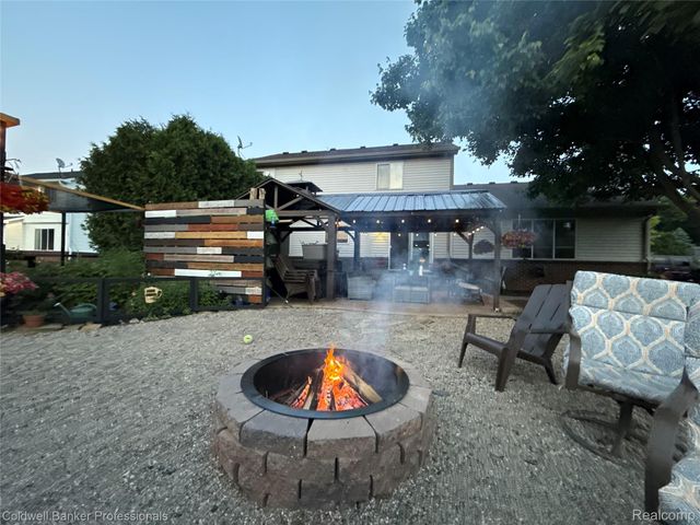 60628 S Lyon Trail, Lyon Charter Township, MI 48178