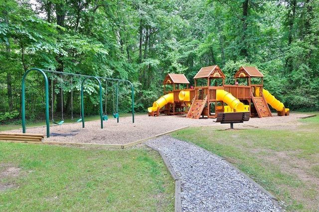 195 Weatherstone Drive, Woodstock, GA 30188