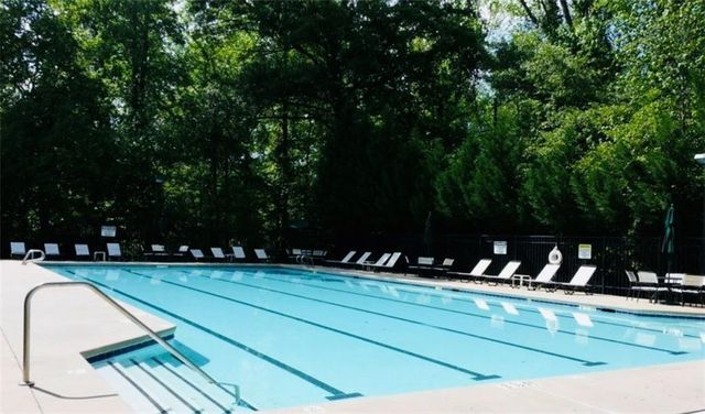 195 Weatherstone Drive, Woodstock, GA 30188