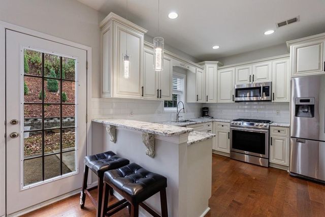 195 Weatherstone Drive, Woodstock, GA 30188