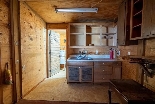 516 Barney Ln, Westpoint, TN 38486