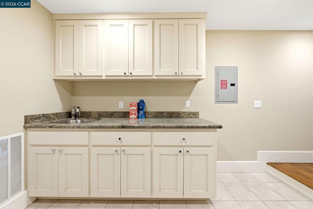 691 Old Jonas Hill Rd, Lafayette, CA 94549