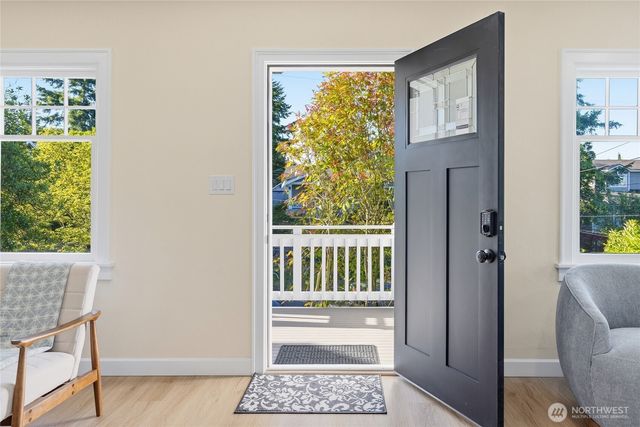331 NE 53rd Street, Seattle, WA 98105