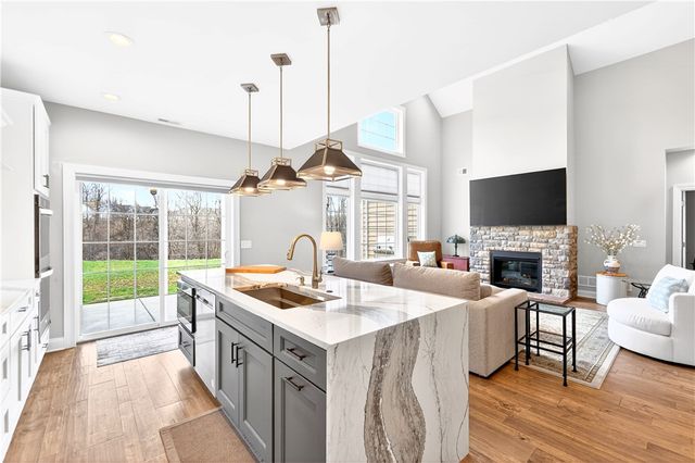 415 Freedom Dr, Richland, PA 15044