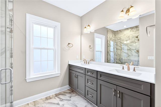 415 Freedom Dr, Richland, PA 15044