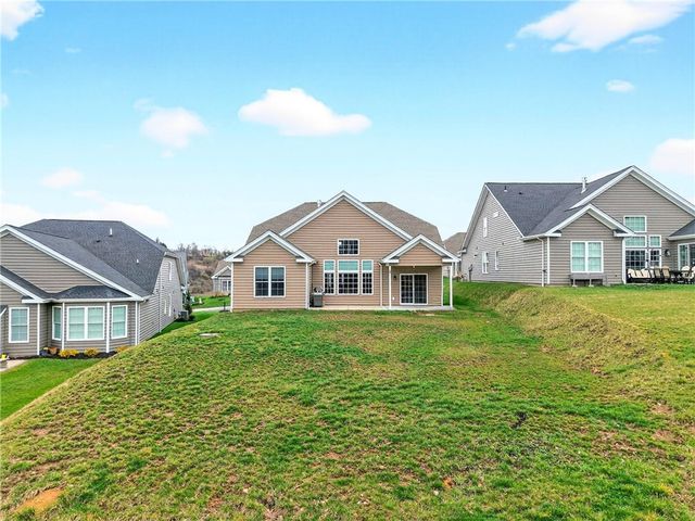 415 Freedom Dr, Richland, PA 15044