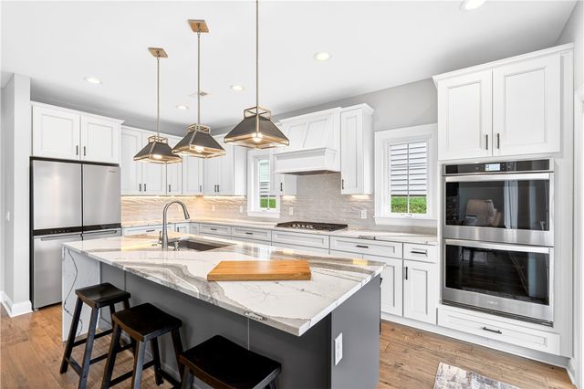 415 Freedom Dr, Richland, PA 15044