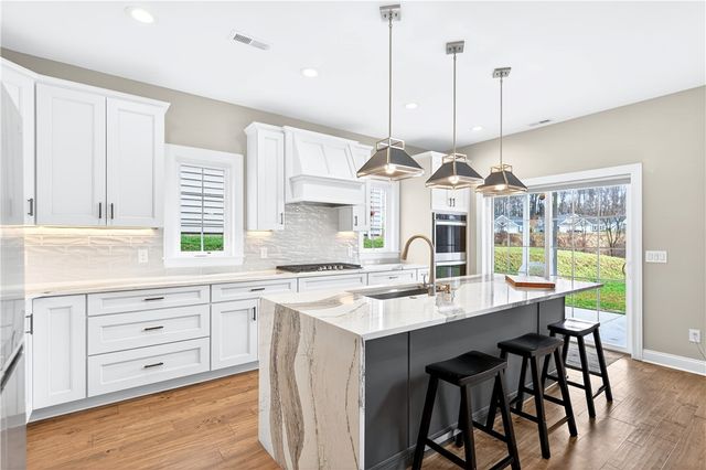 415 Freedom Dr, Richland, PA 15044