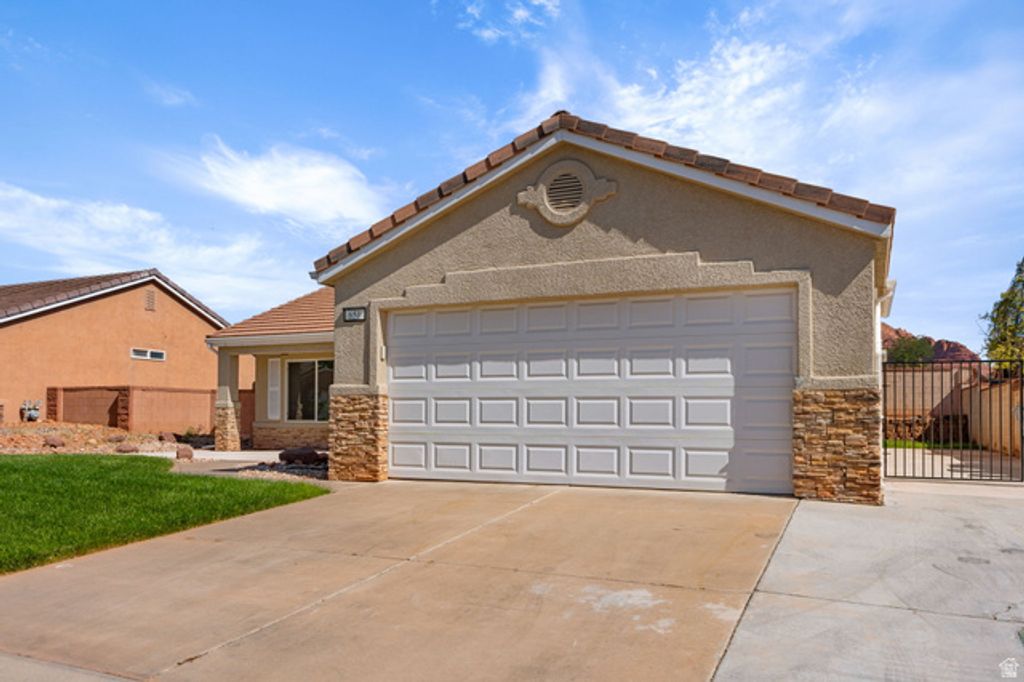 Image 3 of property listing at 651 E 460 S, Leeds, UT 84746