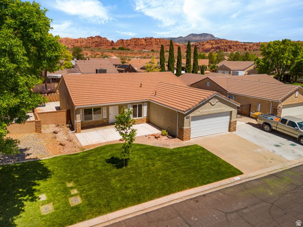 Image 4 of property listing at 651 E 460 S, Leeds, UT 84746