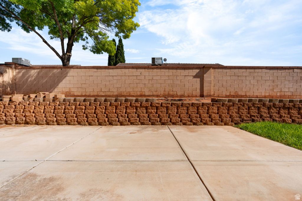 Image 32 of property listing at 651 E 460 S, Leeds, UT 84746